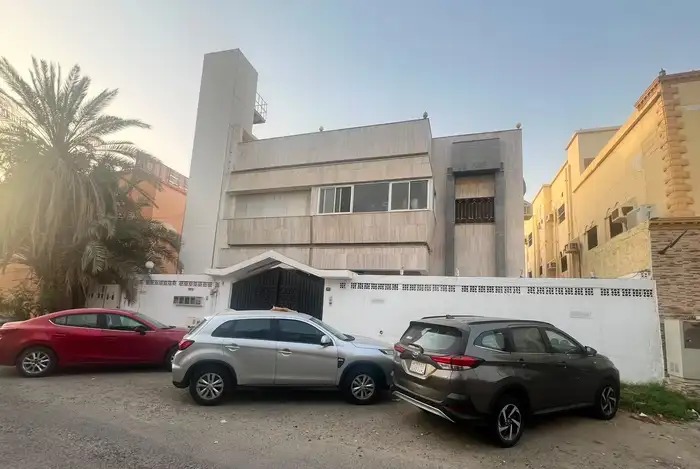 عمارة للايجار للشركات بحي الزهراء خلف في الرياض