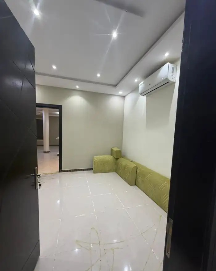 فله لإيجار في حي طويق ب 4500 ركب مكيفات ومطبخ