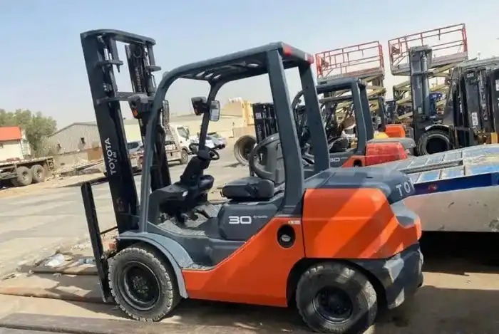 فوركلفت رافعة شوكية للايجار رافعات شوكية في الرياض
