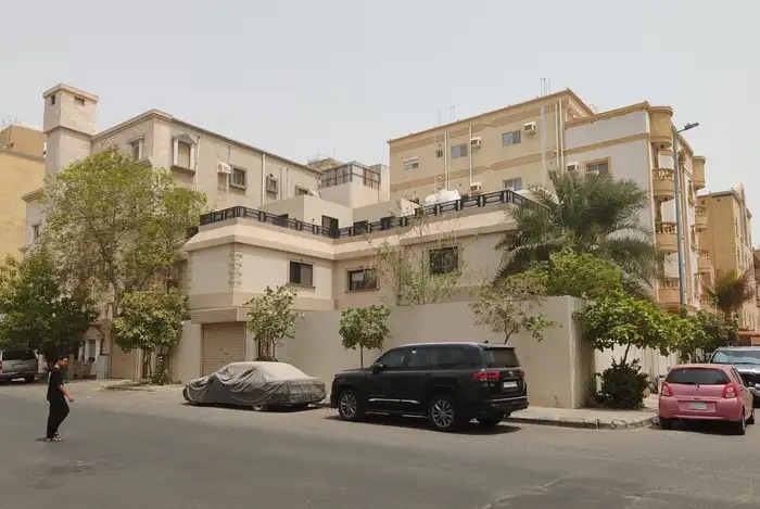 فيلا بحي النعيم في منطقة عماير موقع مميز