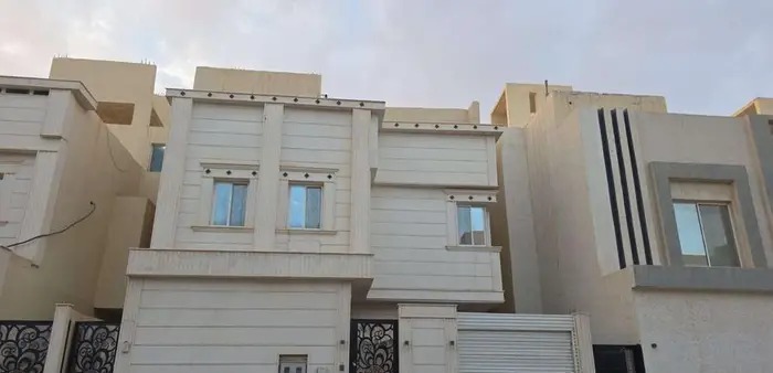 فيلا درج داخلي للإيجار ب60 ألف سنويًا الرمال ريبال