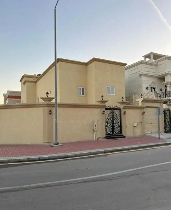 فيلا في الحسام فاخرة و مميزة جدا وزاوية علي شارعين