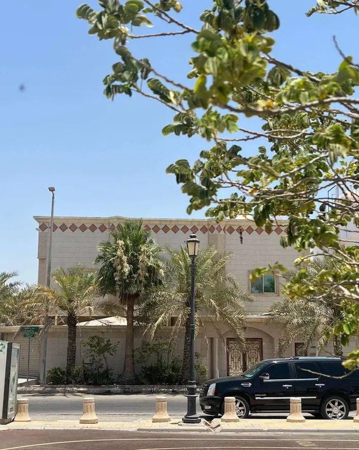 فيلا في شارع التألف حي الجامعة مدينة الظهران