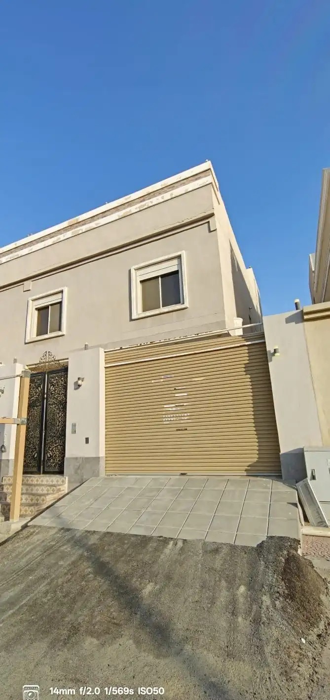فيلا للايجار حي اللؤلؤ مكيفه ومطبخ راكب