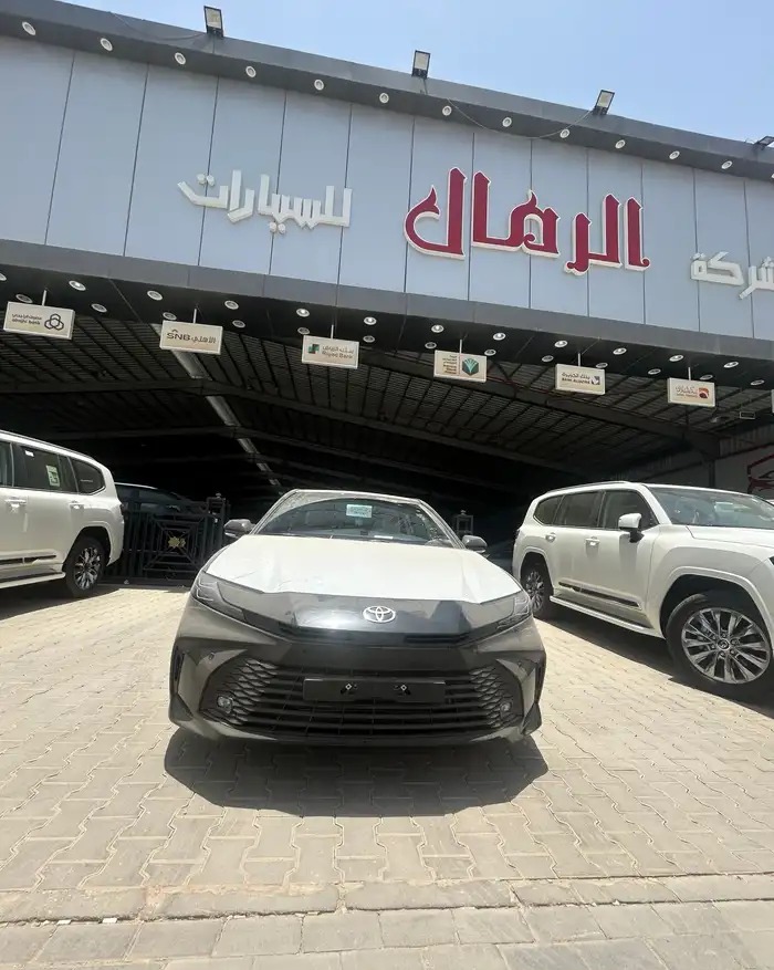 كامري LE نص فل بنزين 2026 أسود 127075 شامل الضريبة