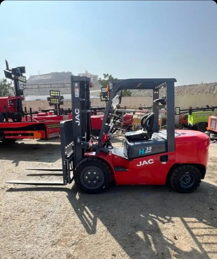 لدينا للايجار رافعات ومولدات أبراج انارة في الرياض