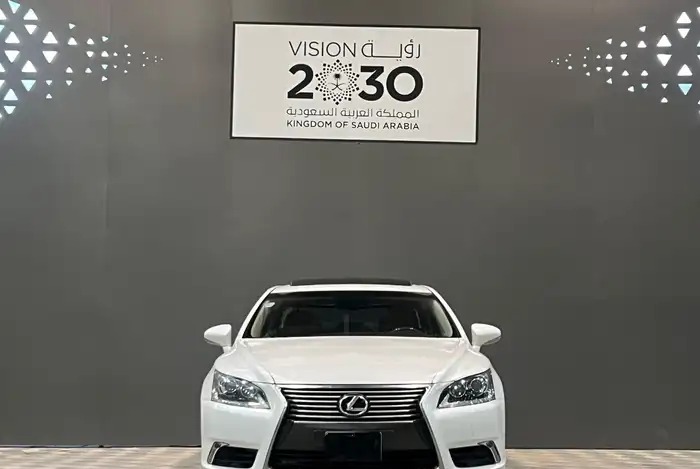 لكزس LS460 L فل كامل سعودي نظيف