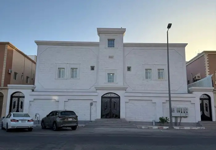 للإيجار شقة ارضيه بحي مروج الامير تبوك