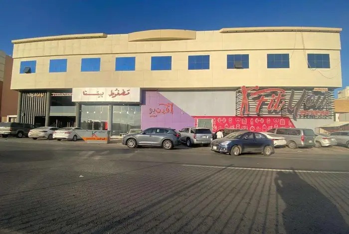 للإيجار صالة تجارية على الدائري الغربي في الرياض