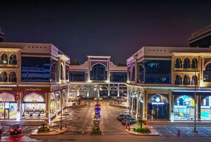 معرض تجاري للايجار حي الروضه شارع صاري